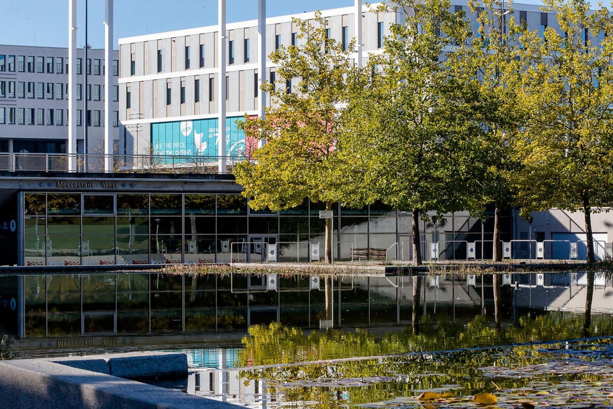 Motel One Muenchen-Messe Экстерьер фото